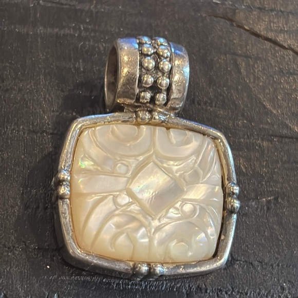 Sterling Silver 925 A Marked Mother Of Pearl Carved Elegant Cream Pendant - Picture 2 of 7